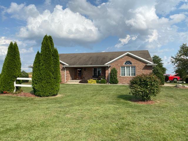1996 County Road 150, Seymour, IL 61875