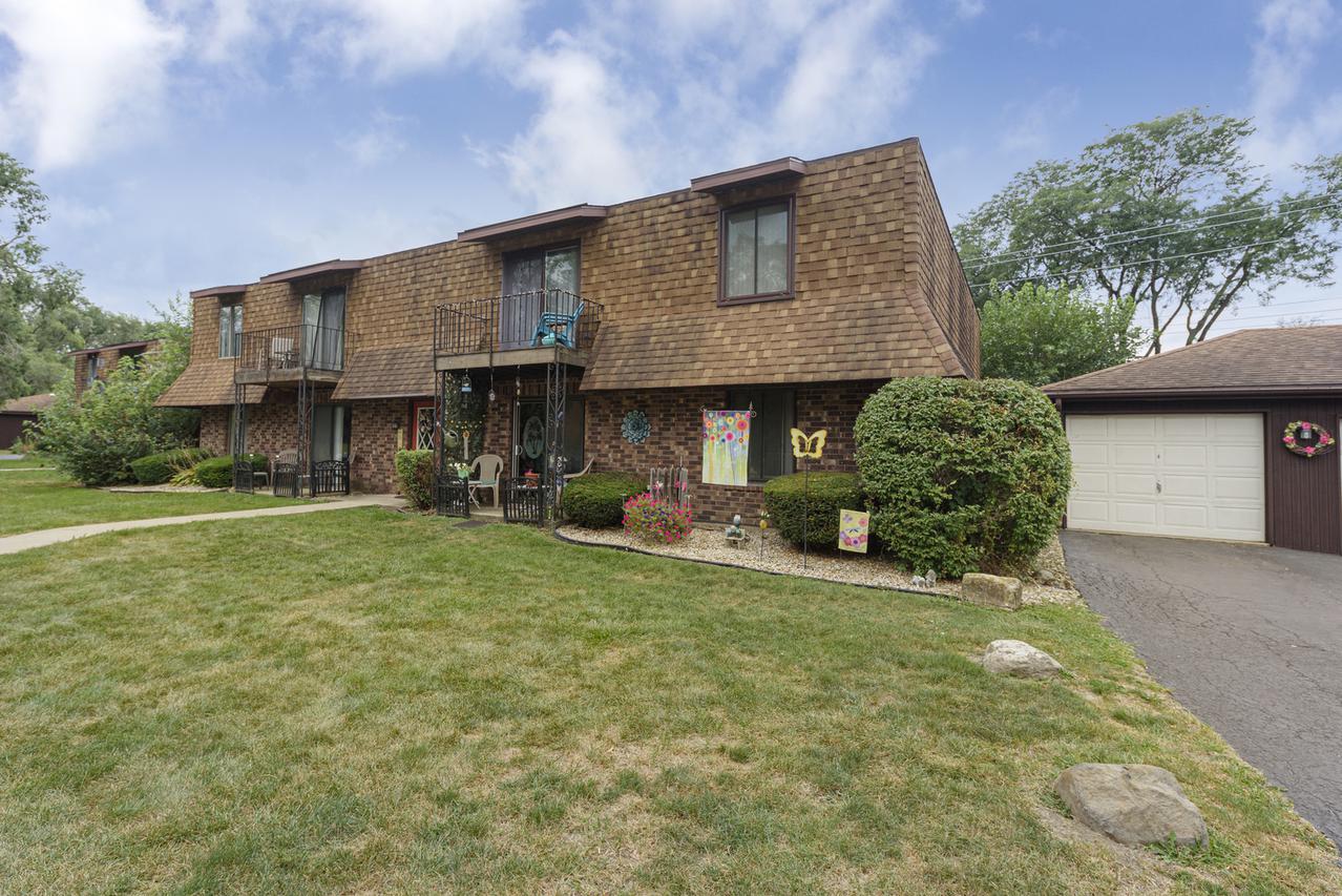 1103 Elizabeth Ct. #2, Crest Hill, IL 60403
