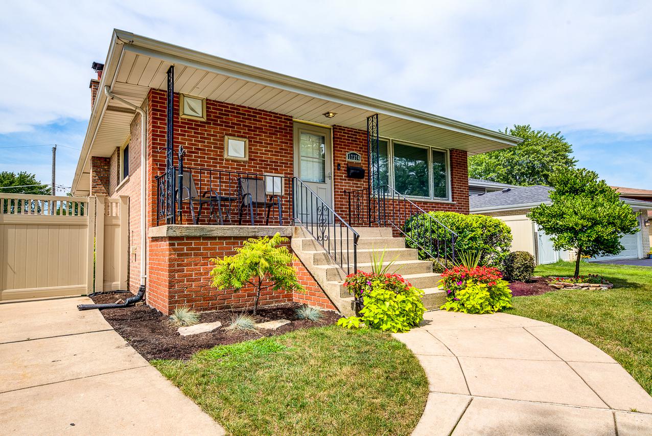 17374 Ottawa Ave., Tinley Park, IL 60477