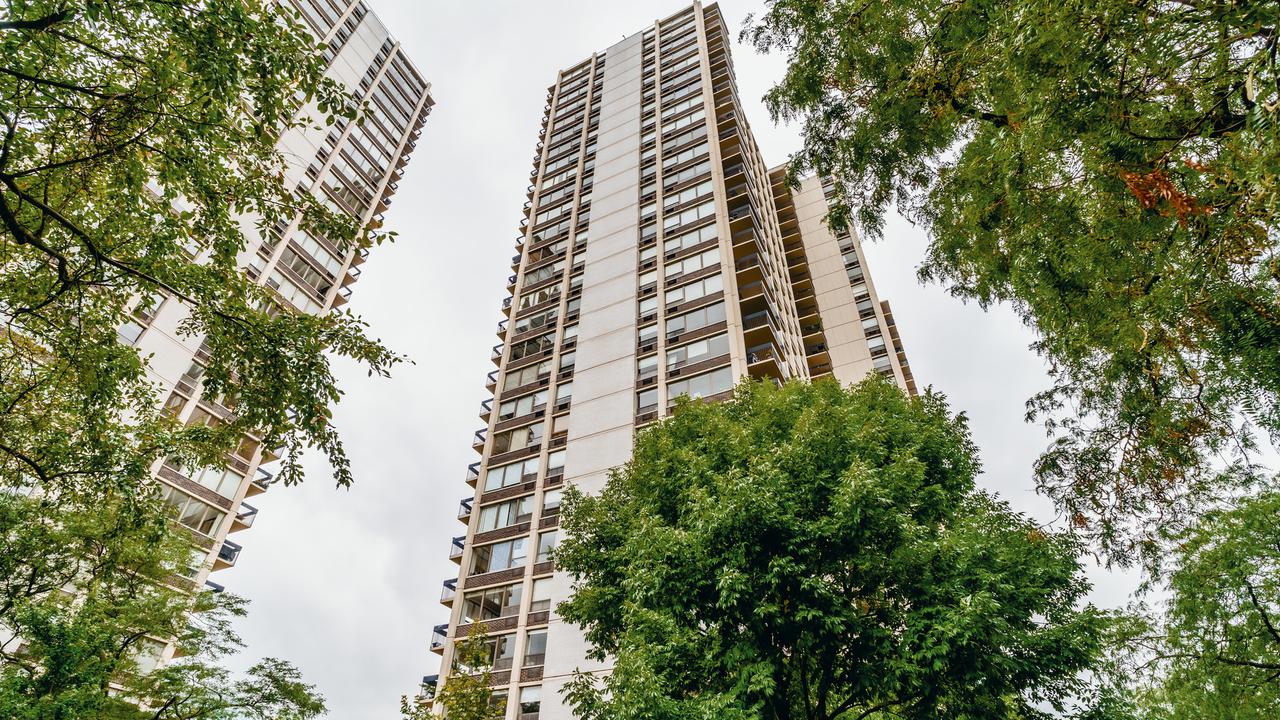 1360 N Sandburg Ter. #1102C, Chicago, IL 60610