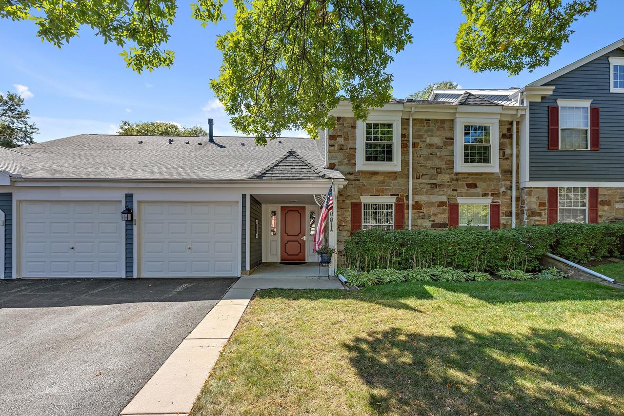 100 Waterbury Ln. #N2, Schaumburg, IL 60193