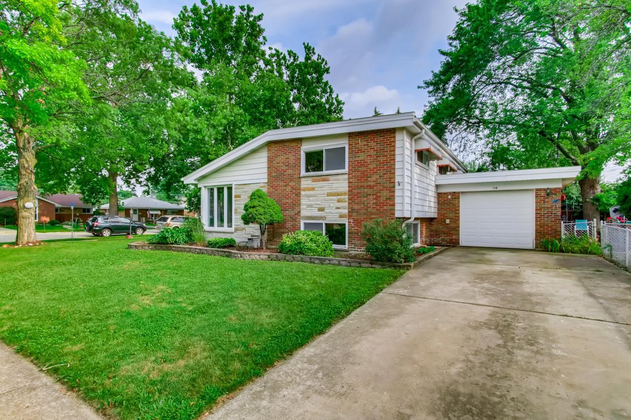 2310 Mayfair Ave., Westchester, IL 60154