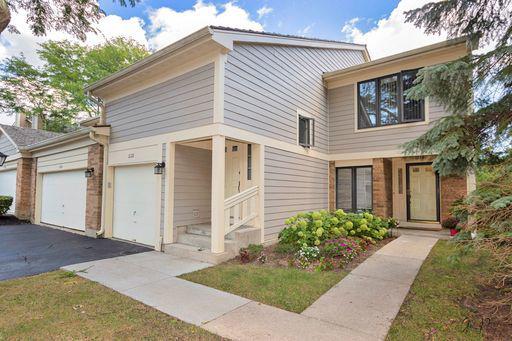 1222 Gulfstream Pkwy., Libertyville, IL 60048