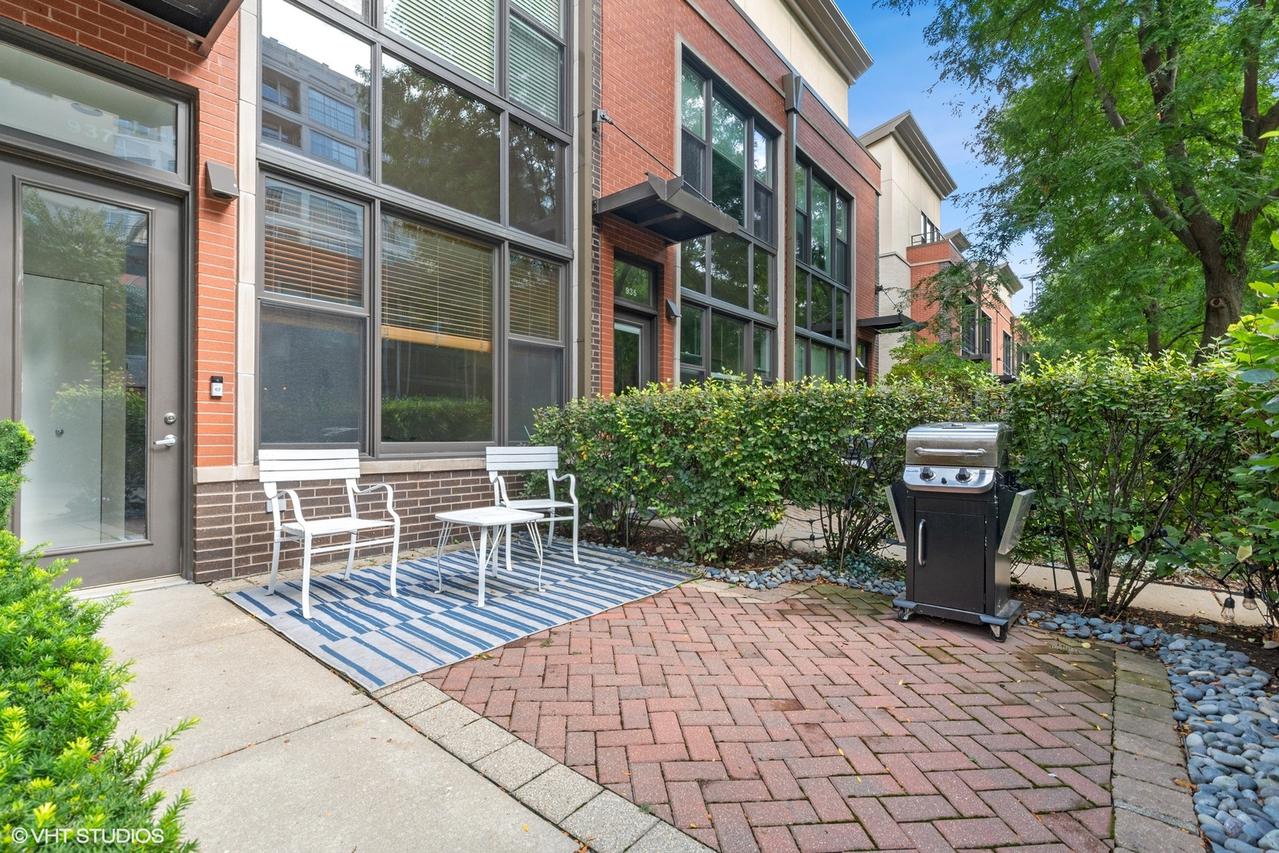 937 N Howe St. #H, Chicago, IL 60610