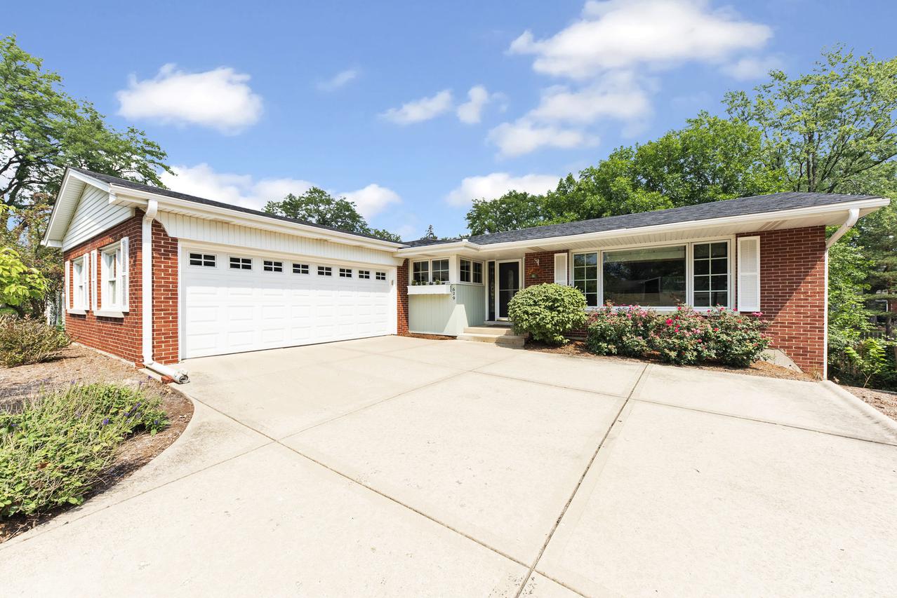 629 S Stratford Ave., Elmhurst, IL 60126