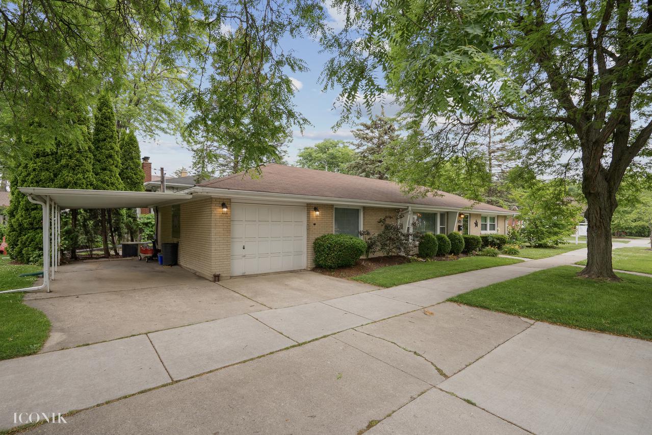700 N Stone Ave., La Grange Park, IL 60526