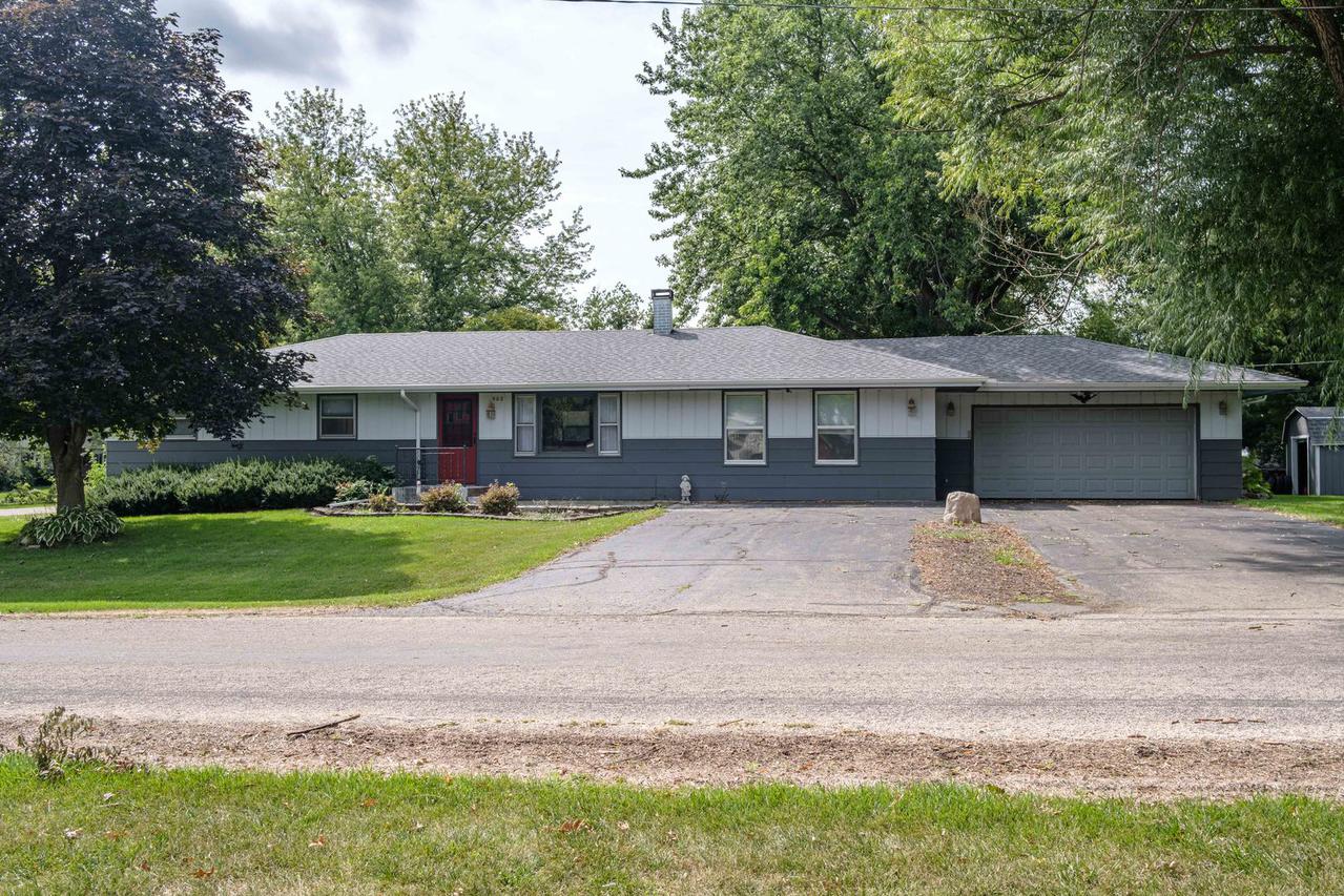502 Pacific St., Monroe Center, IL 61052