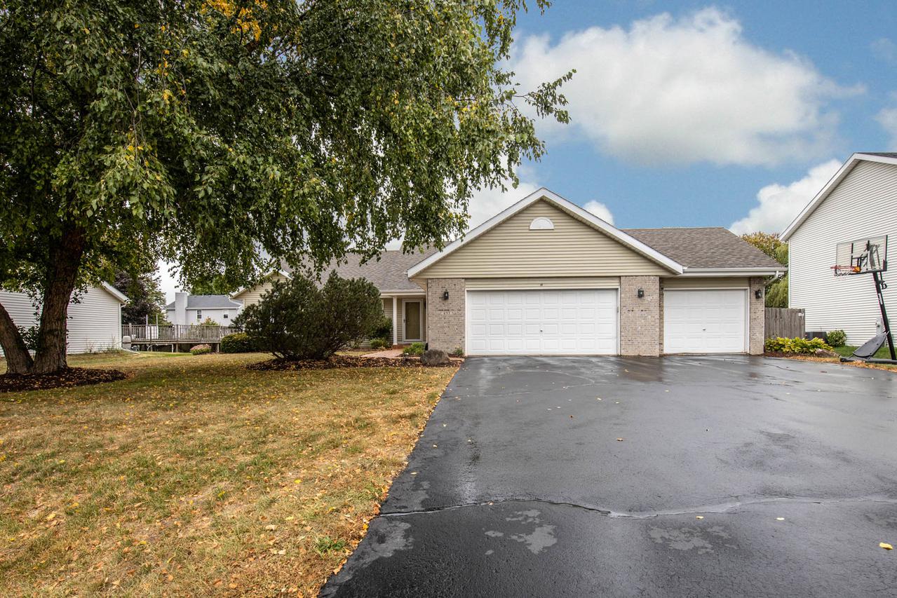 493 Santolina Dr., Roscoe, IL 61073