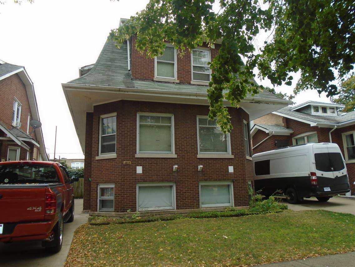 4825 W Oakdale Ave., Chicago, IL 60641