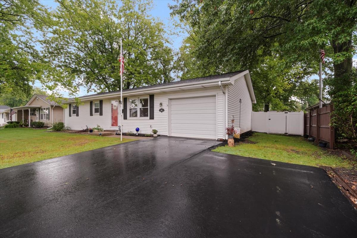 810 Beecher Dr., Tuscola, IL 61953