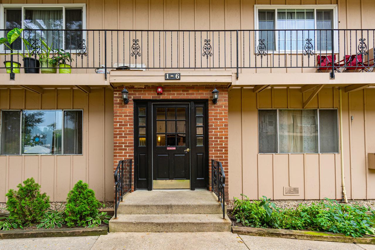 2300 Algonquin Rd. #3, Rolling Meadows, IL 60008