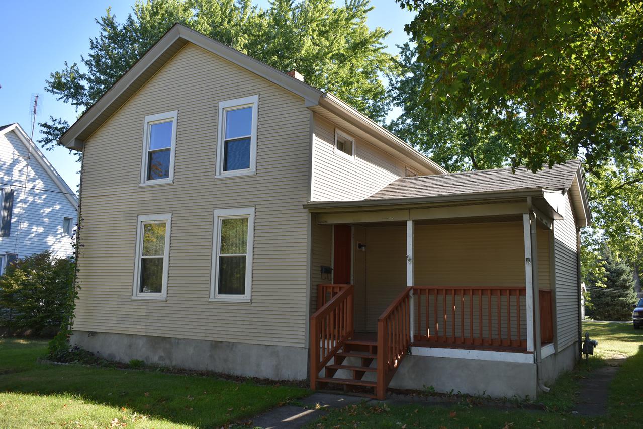 153 N Elm St., El Paso, IL 61738
