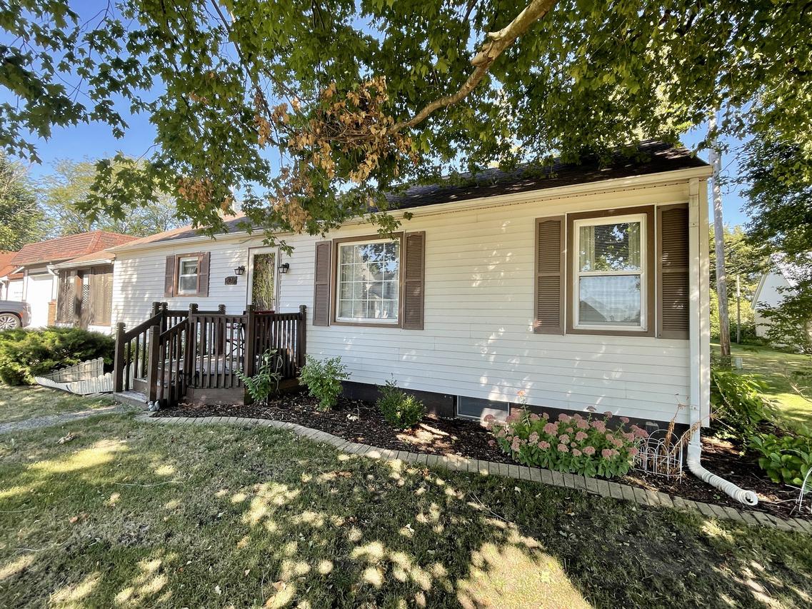 209 W Maple Ave., Manlius, IL 61338