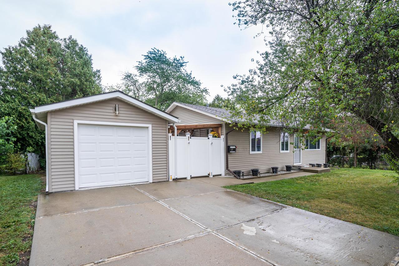 139 S Maxon Ln., Streamwood, IL 60107