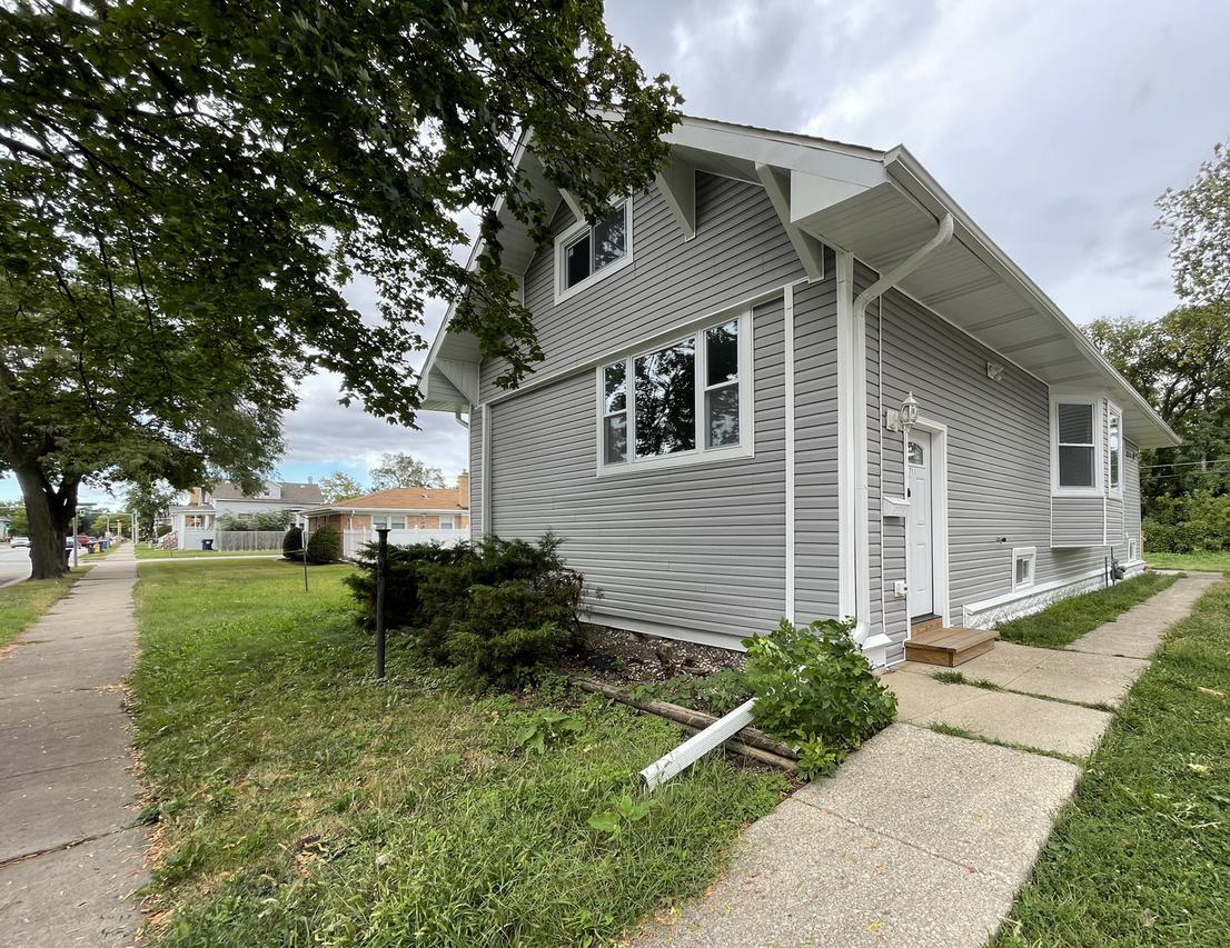 711 S 9th Ave., Maywood, IL 60153