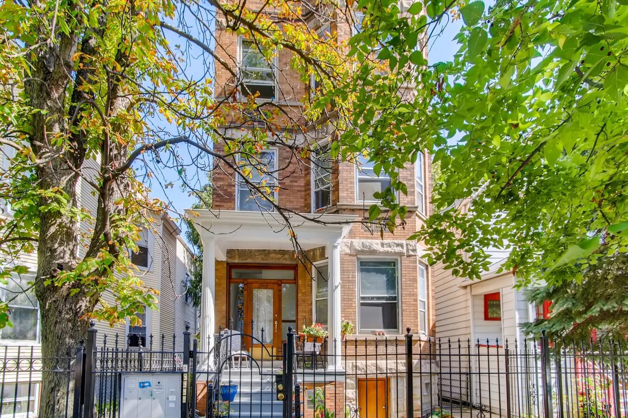 2707 N Central Park Ave., Chicago, IL 60647