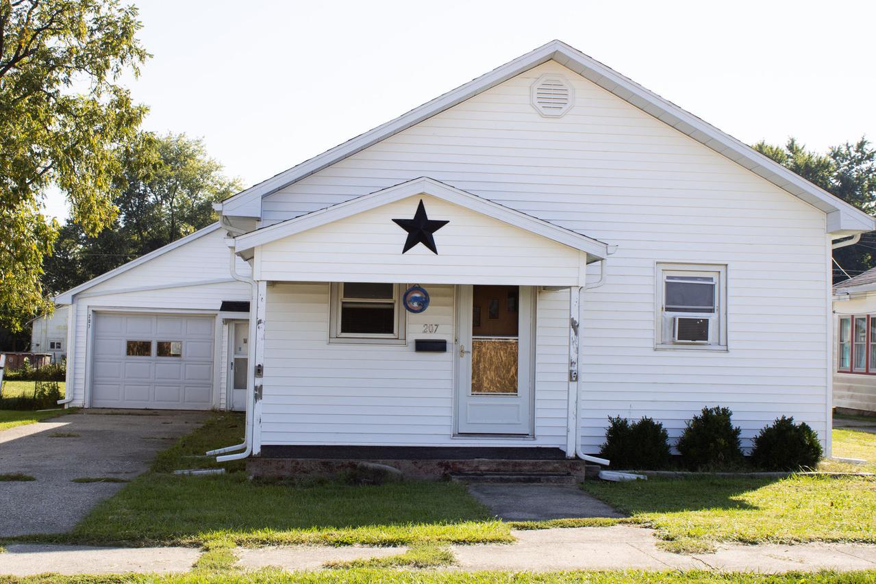 207 S Douglas St., Villa Grove, IL 61956