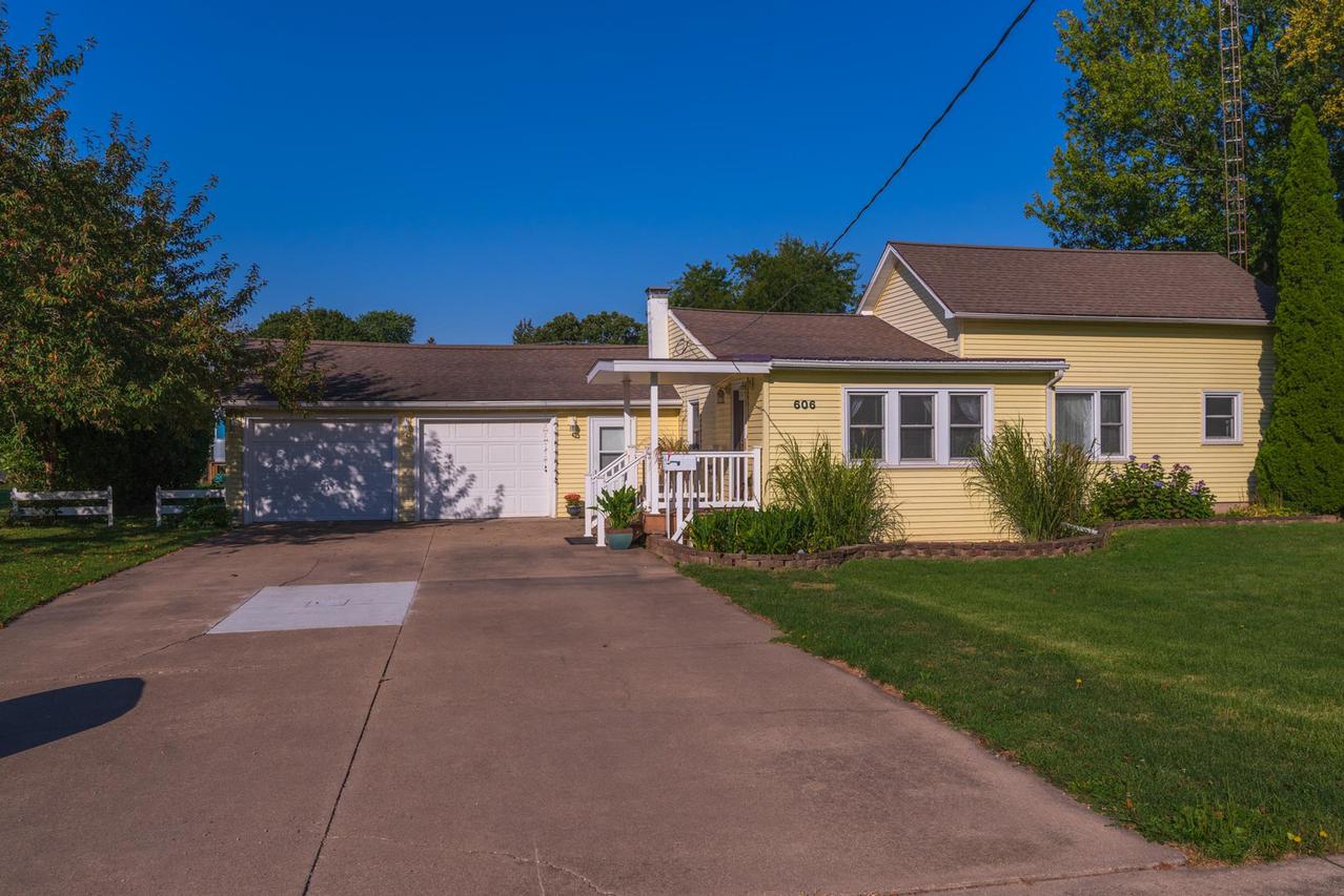 606 S Main St., Long Point, IL 61333