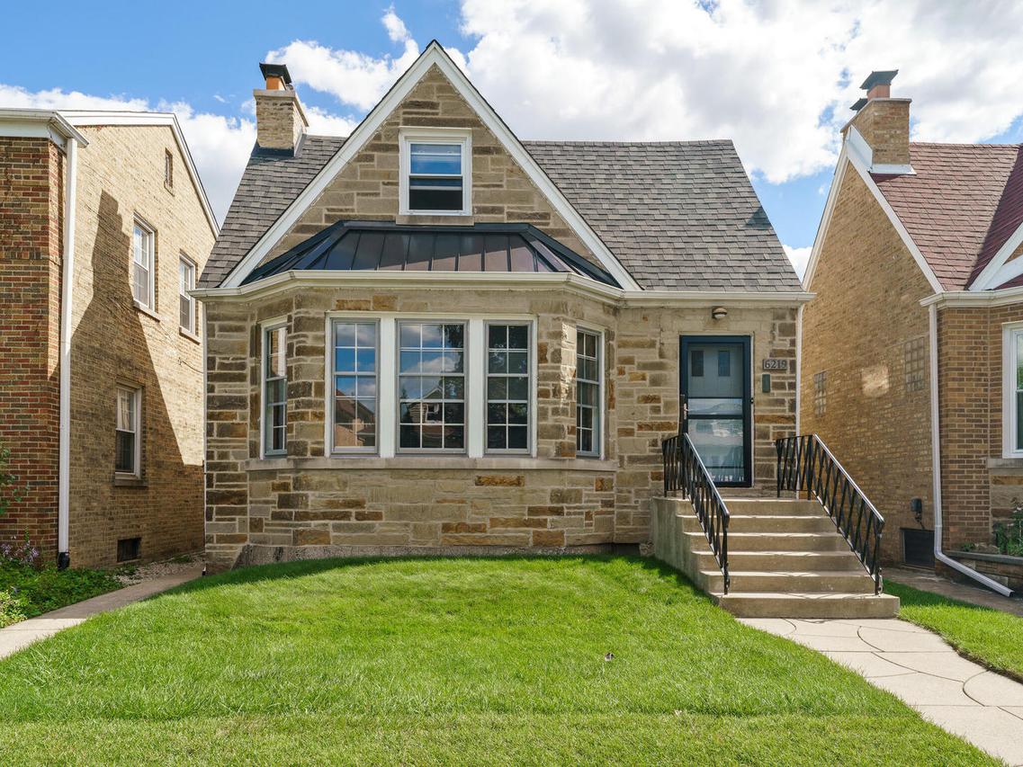 6219 W Holbrook St., Chicago, IL 60646