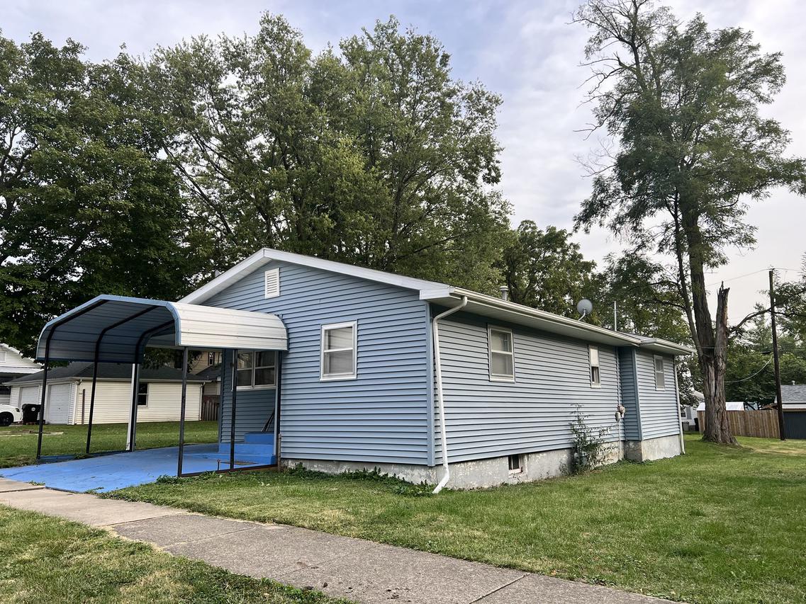 116 W South St., Clinton, IL 61727