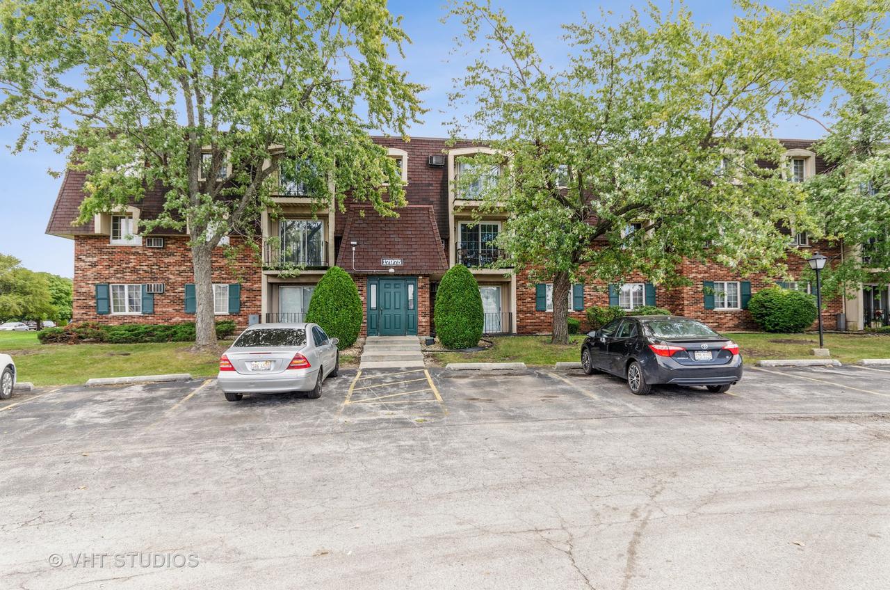 17975 Huntleigh Ct. #302, Country Club Hills, IL 60478