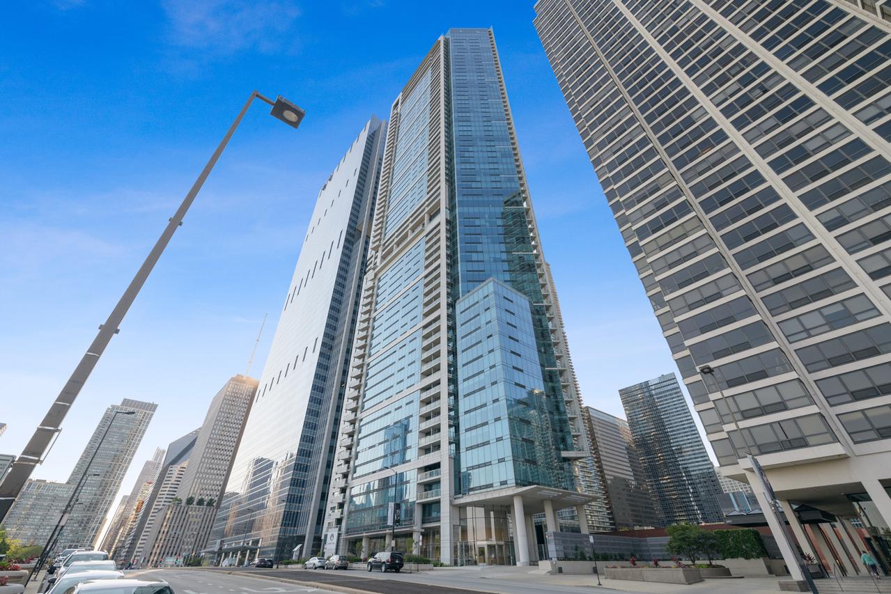 340 E Randolph St. #5202, Chicago, IL 60601