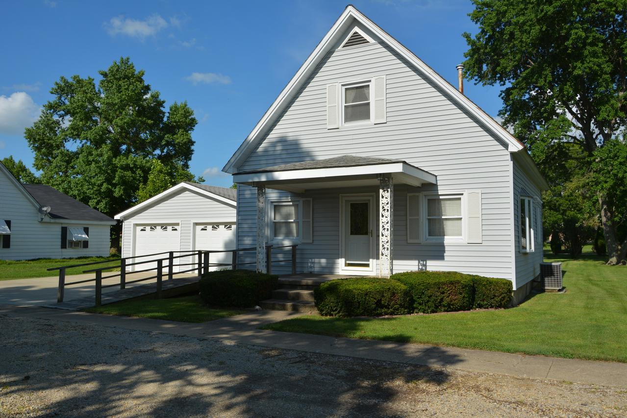 315 West St., Hume, IL 61932