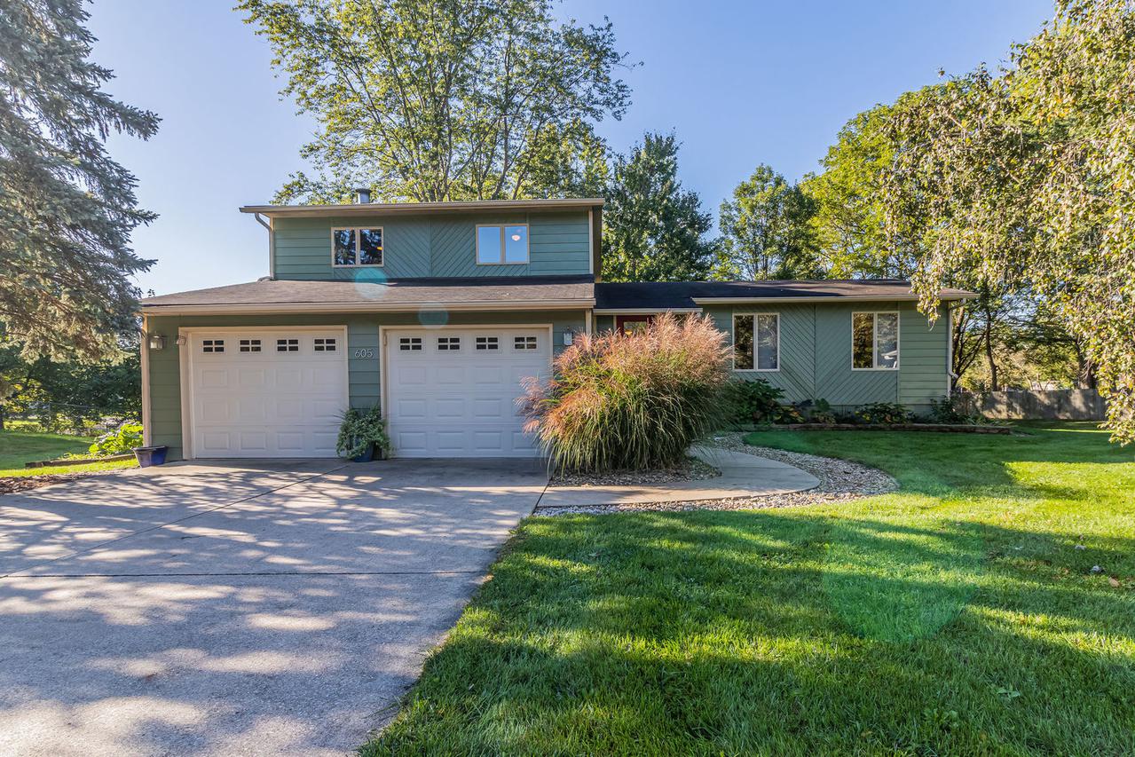 605 Dianne Ct., Mahomet, IL 61853