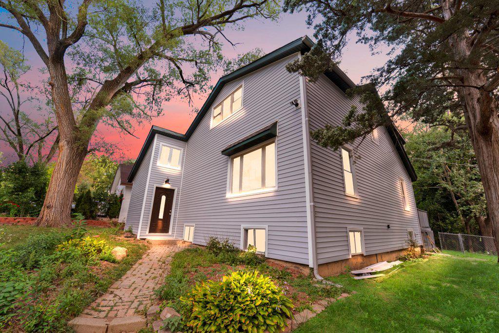 325 Clifton Dr., Round Lake Park, IL 60073