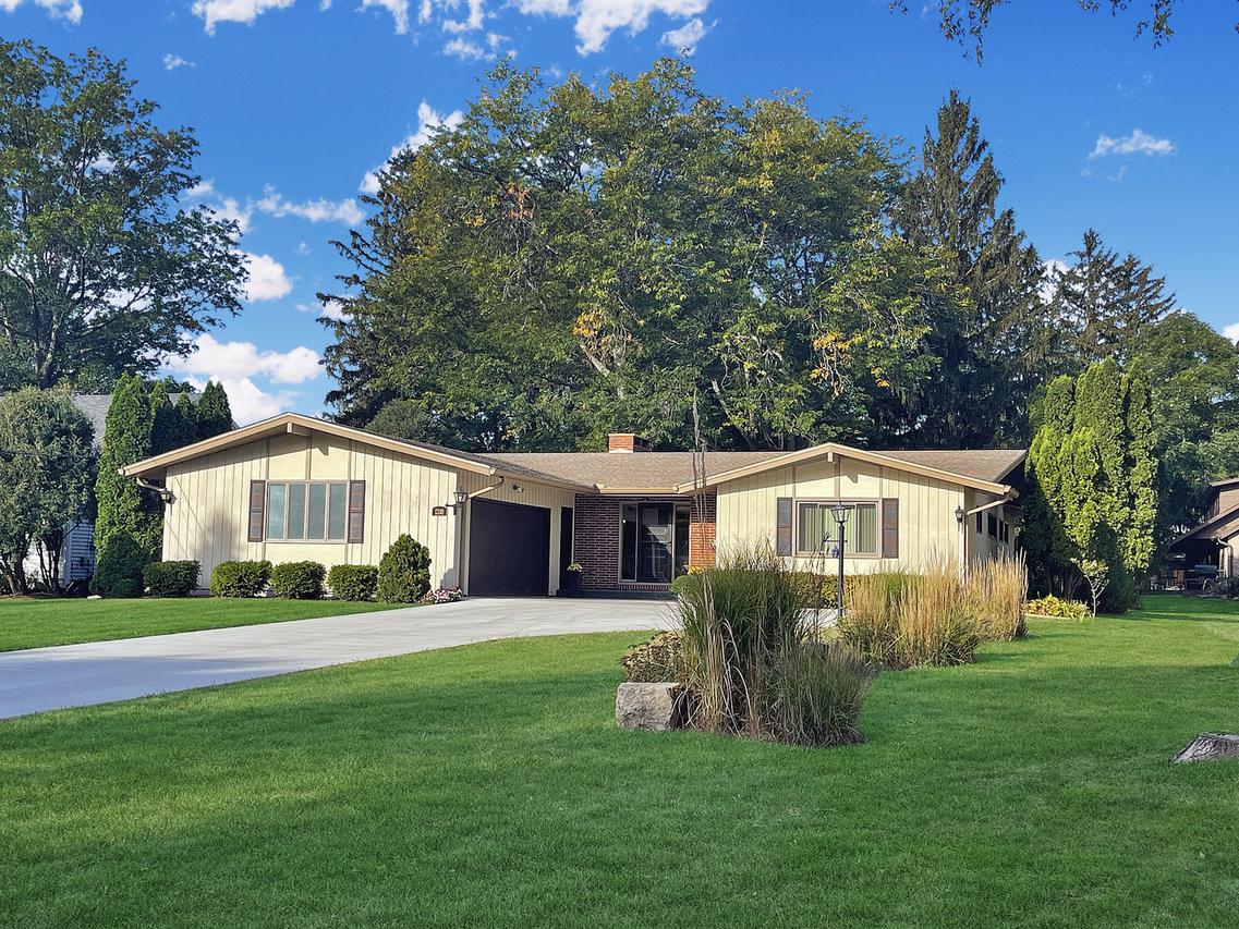 1318 Ridgefield Rd., Freeport, IL 61032