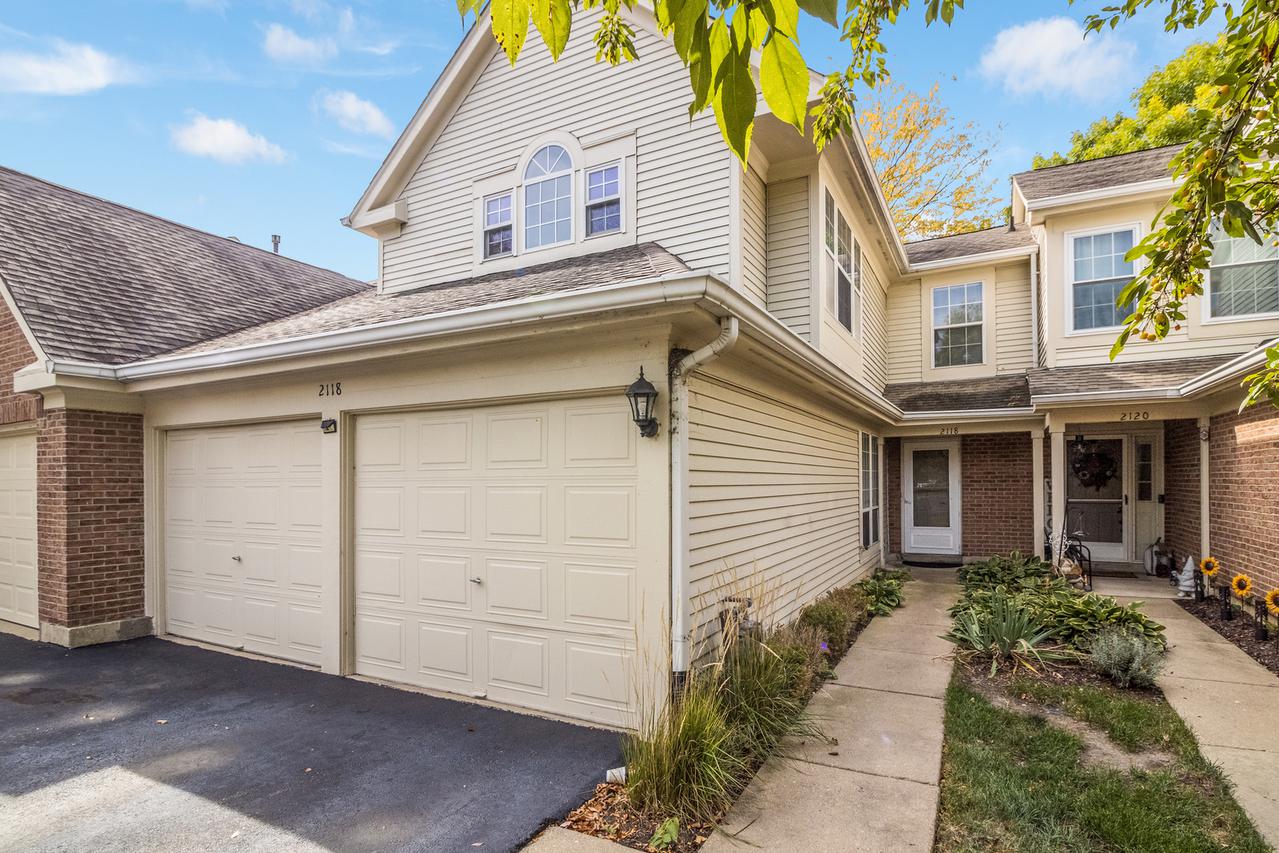 2118 Glasgow Ct., Hanover Park, IL 60133