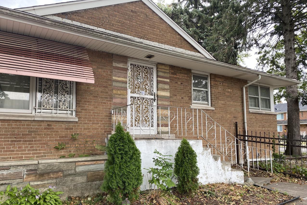 10855 S Eberhart Ave., Chicago, IL 60628