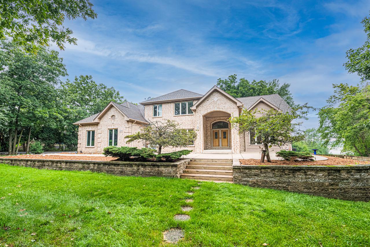 1071 E Bonner Rd., Wauconda, IL 60084