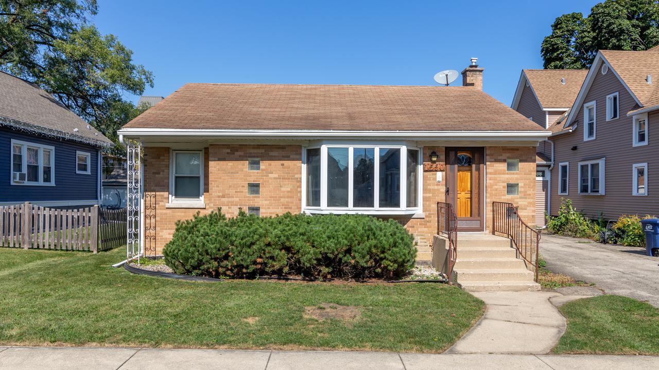 1550 Oakwood Ave., Des Plaines, IL 60016