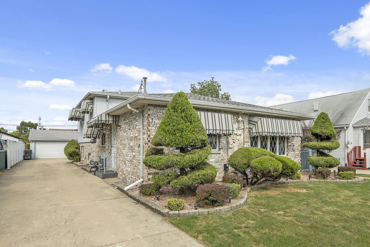 7116 W 72nd St., Nottingham Park, IL 60638