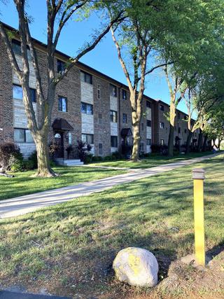 7624 W. Lawrence Ave. #3B, Harwood Heights, IL 60706