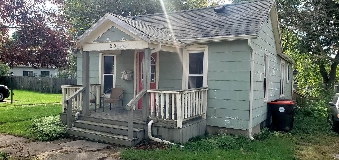 210 E Green St., Farmer City, IL 61842
