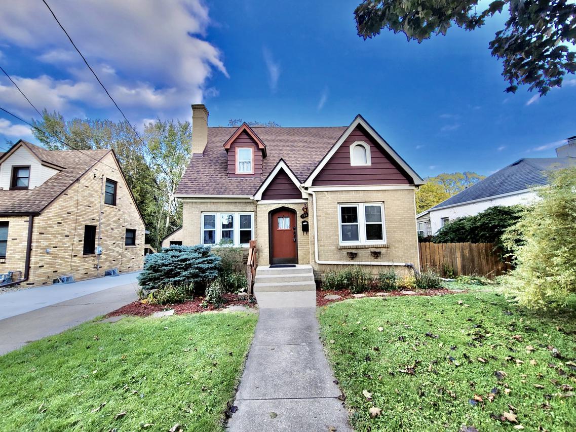 132 Saint Louis Ave., Rockford, IL 61104