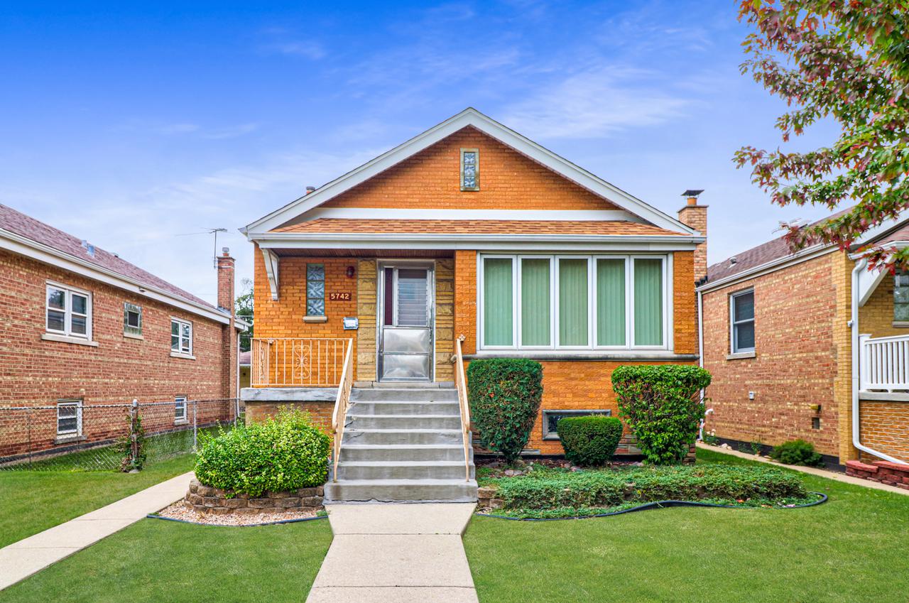 5742 S Menard Ave., Chicago, IL 60638