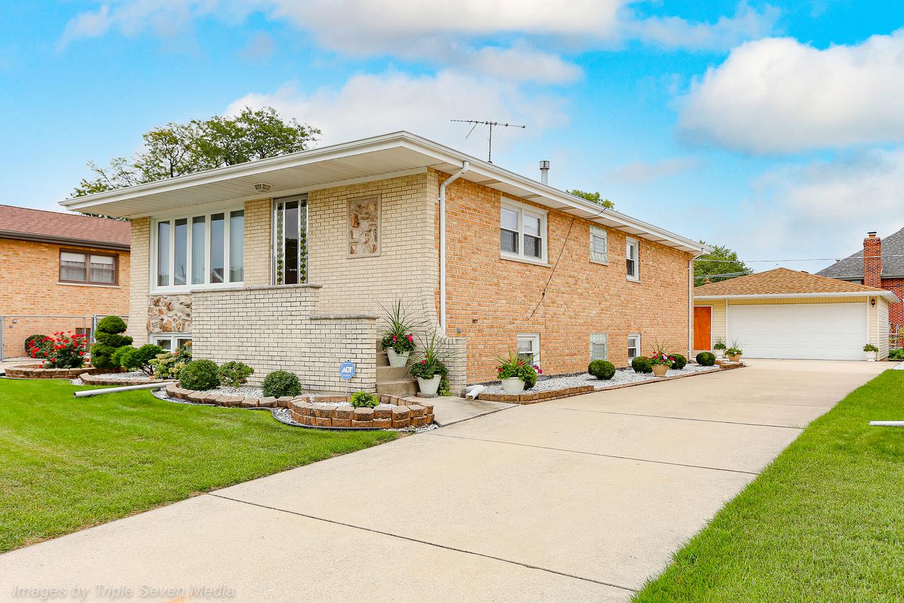 6421 W 84th Pl., Burbank, IL 60459