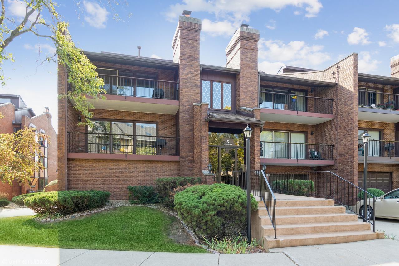 5 Cinnamon Creek Dr. #2N, Palos Hills, IL 60465