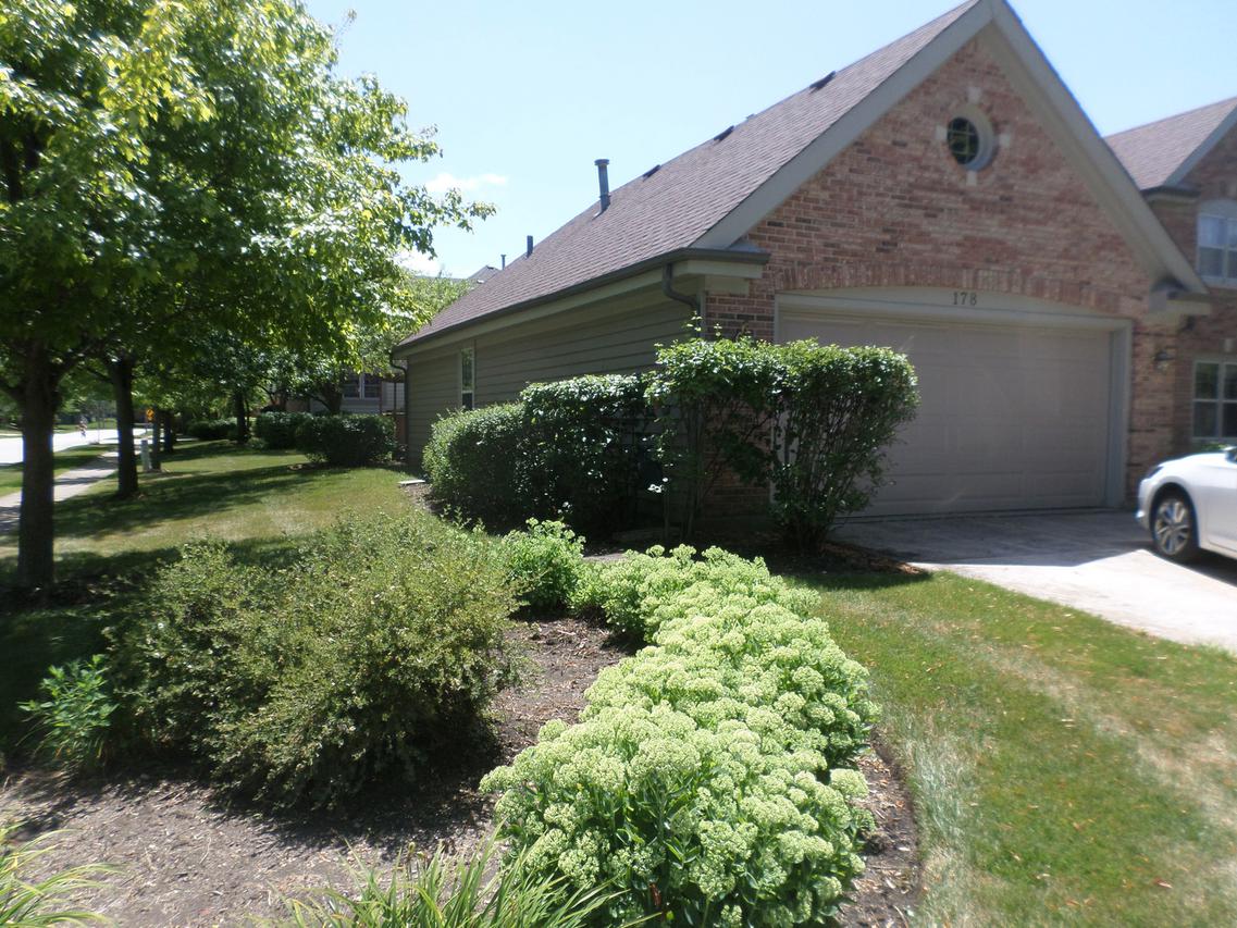 178 Ashfield Ct., Bloomingdale, IL 60108