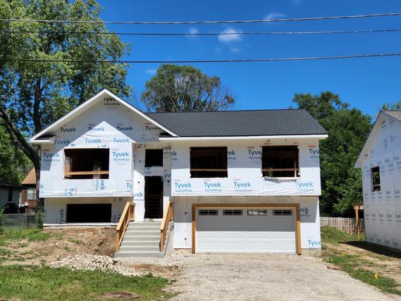 122 Fairfield Dr., Island Lake, IL 60042