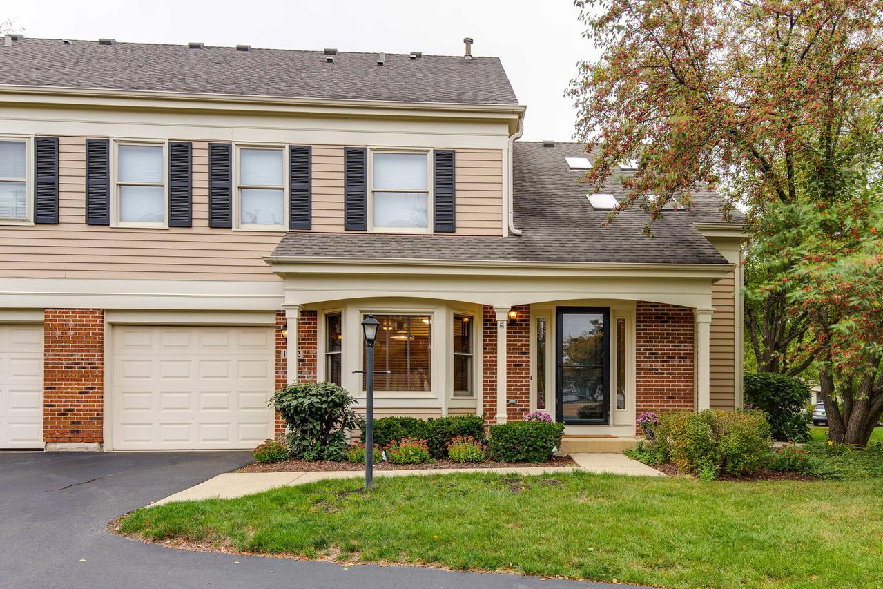 1932 N Charter Point Dr., Arlington Heights, IL 60004