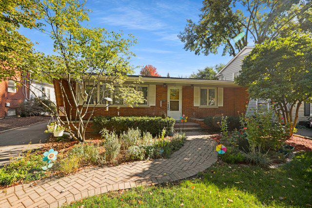 523 Sunset Ave., La Grange, IL 60525