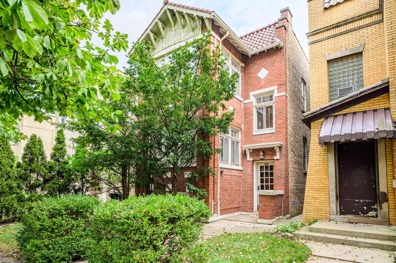 6435 N Campbell Ave., Chicago, IL 60645