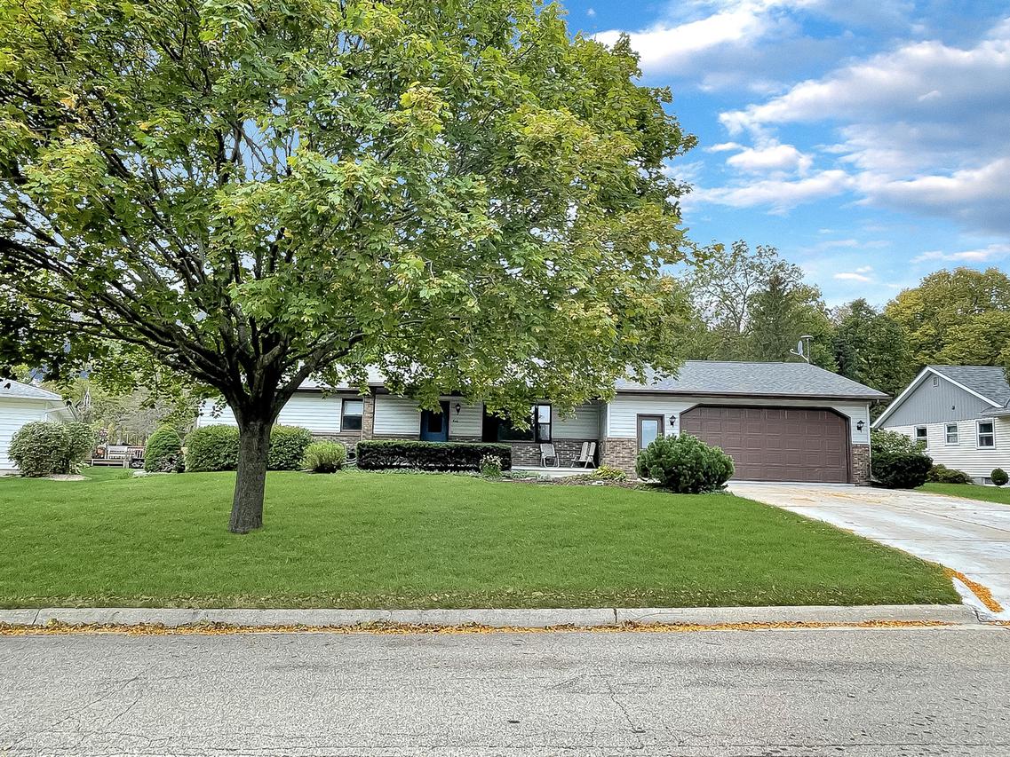 645 N Star Dr., Lena, IL 61048