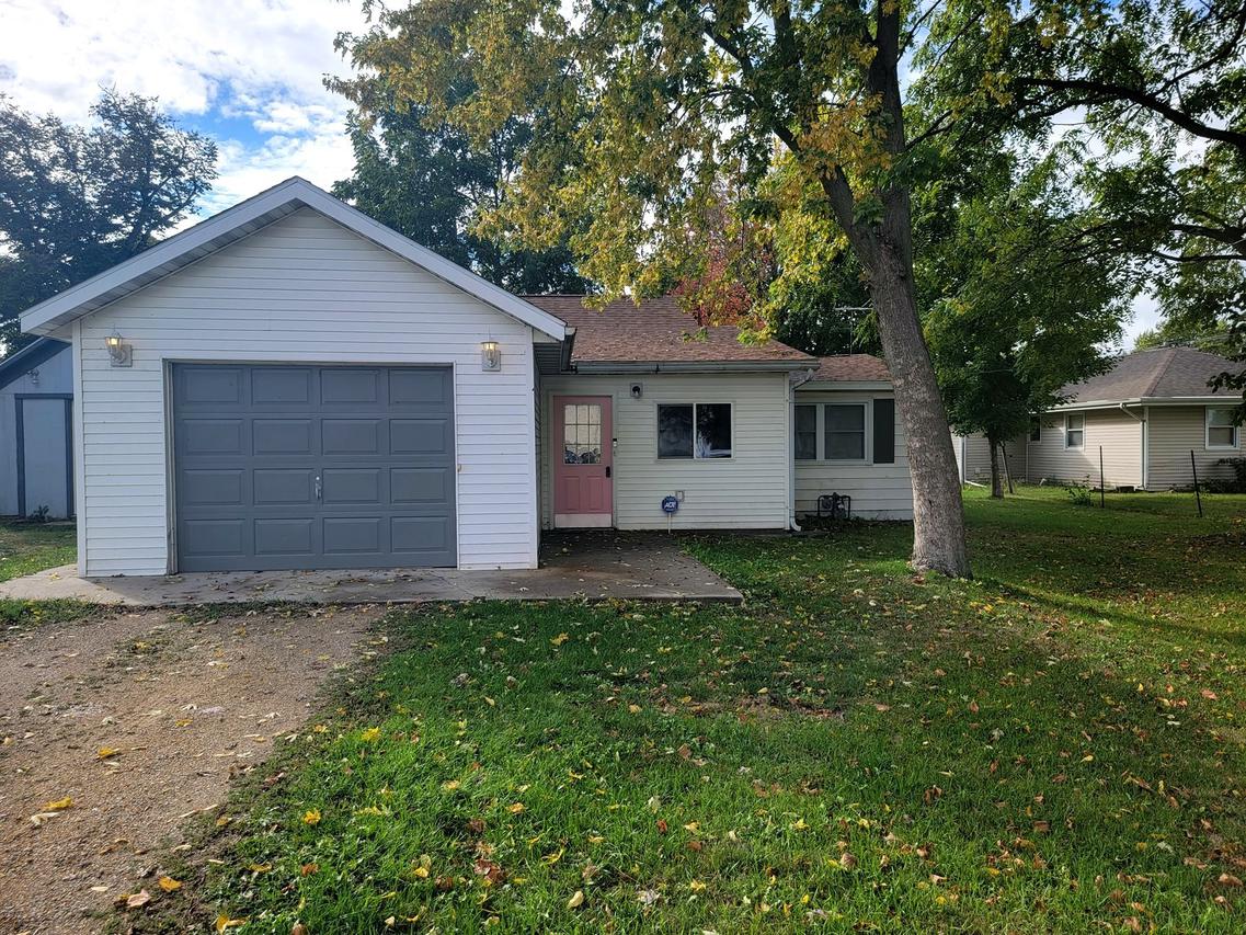 324 N Sycamore St., Franklin Grove, IL 61031
