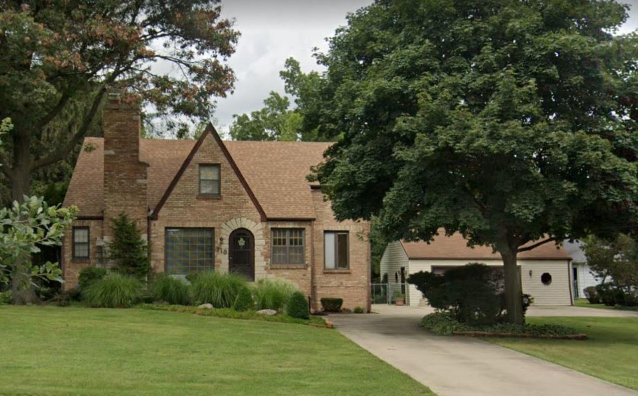 710 Prairie Ave., Downers Grove, IL 60515