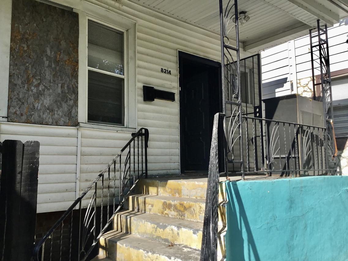 8214 S Coles Ave., Chicago, IL 60617